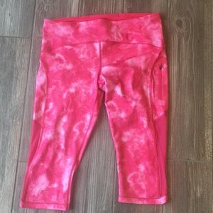 Lululemon pink crops